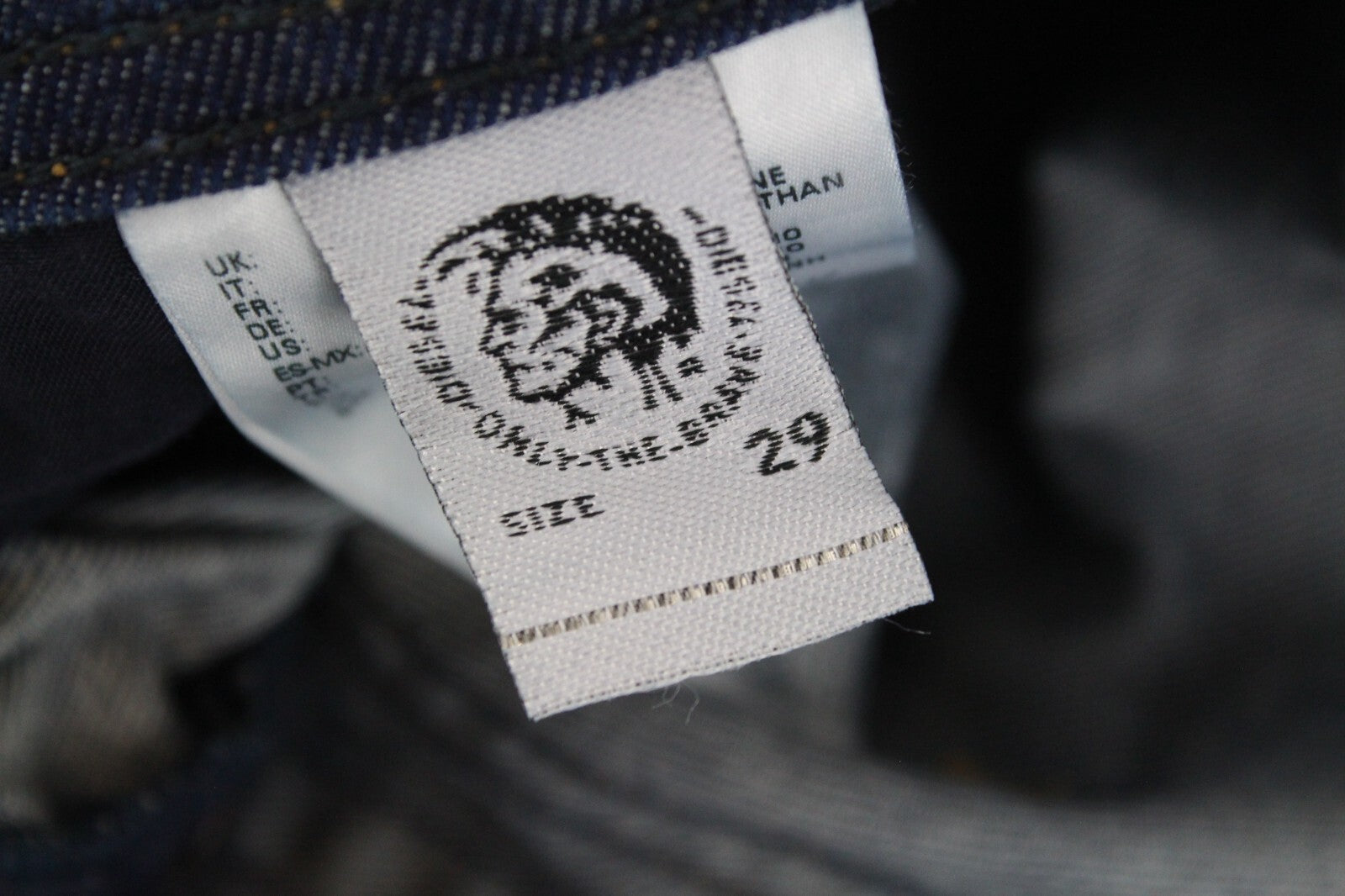 DIESEL Tepphar R7NA8 vyriški mėlyni džinsai W29/L32 Slim morkų spalvos skalbtos medvilnės tamprės 