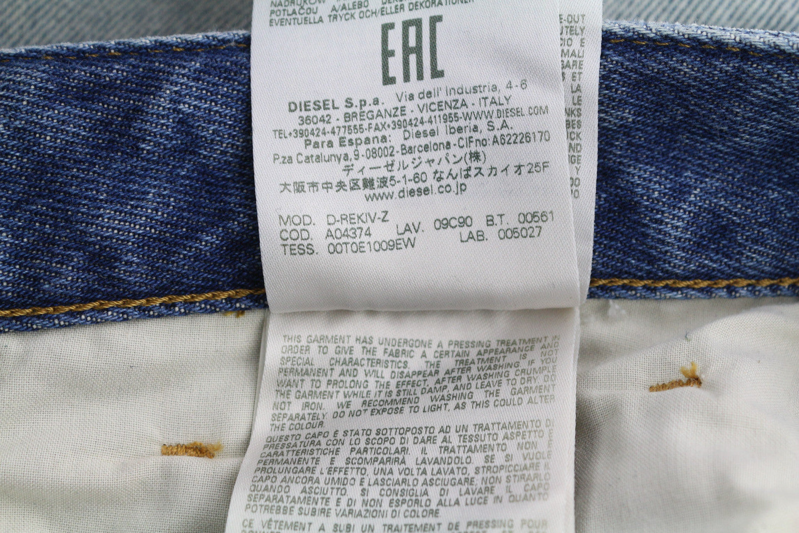 DIESEL D-Rekiv-Z 09C90 vyriški džinsai W32/L34, plėšyti, tiesūs, skalbti, rekomenduojama kaina – 295 € 