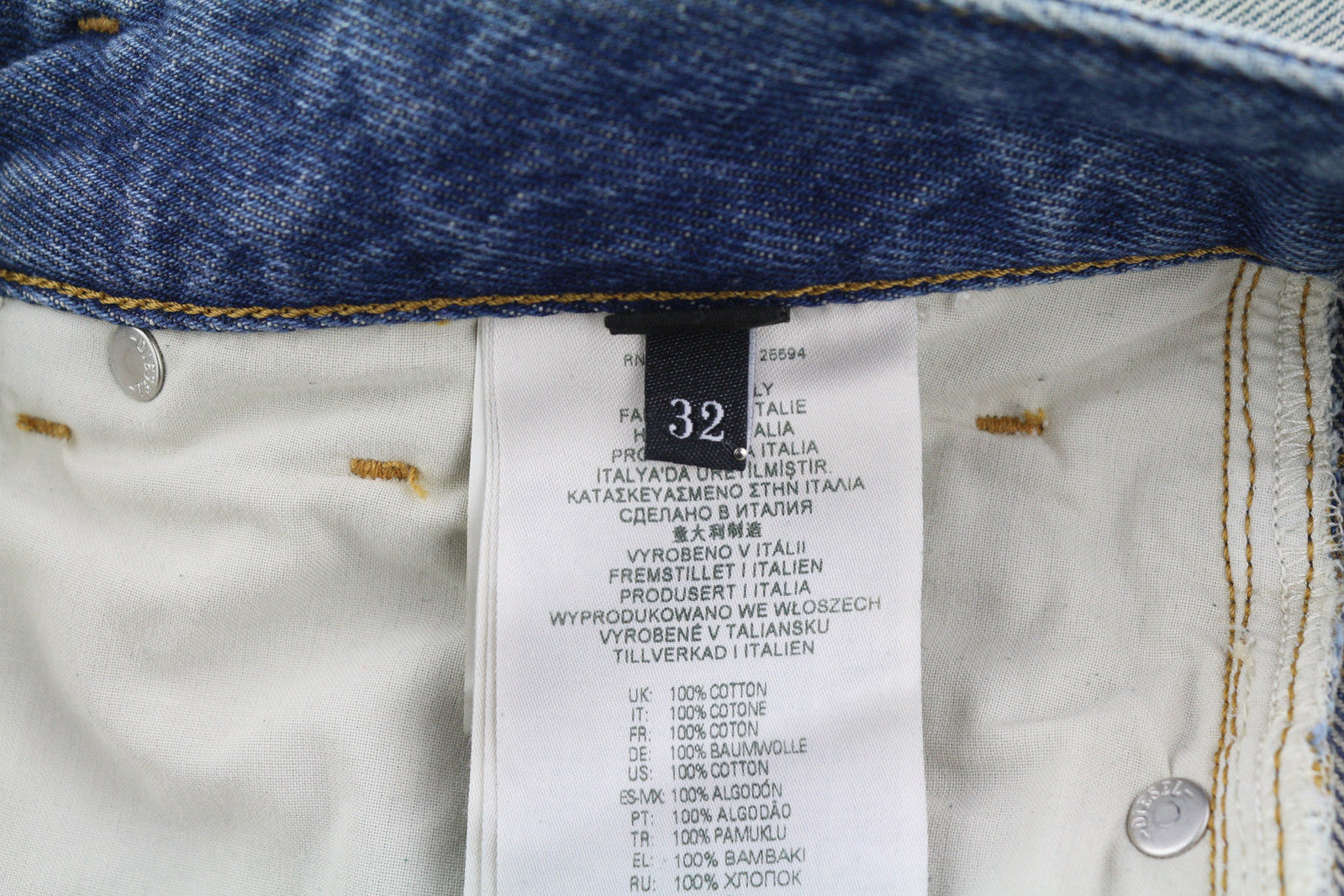 DIESEL D-Rekiv-Z 09C90 vyriški džinsai W32/L34, plėšyti, tiesūs, skalbti, rekomenduojama kaina – 295 € 