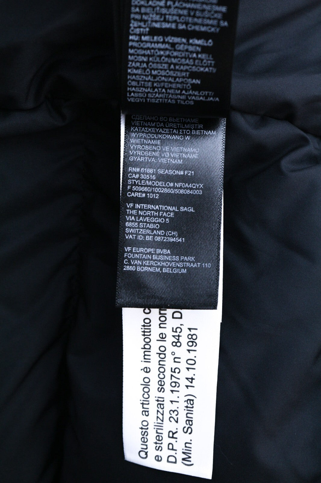 „The North Face Himalayan Down Parka“ vyriška striukė su gobtuvu 550 su izoliacija ir pamušalu. 