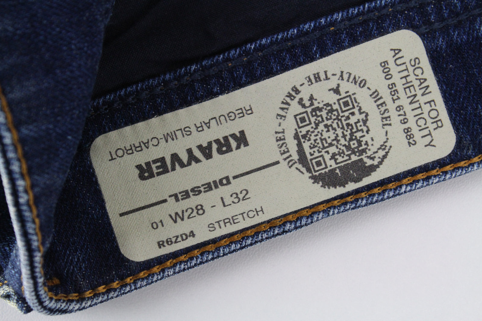 DIESEL Krayver R6ZD4 vyriški mėlyni džinsai W28/L32 Slim morkų spalvos skalbtos medvilnės tamprės 
