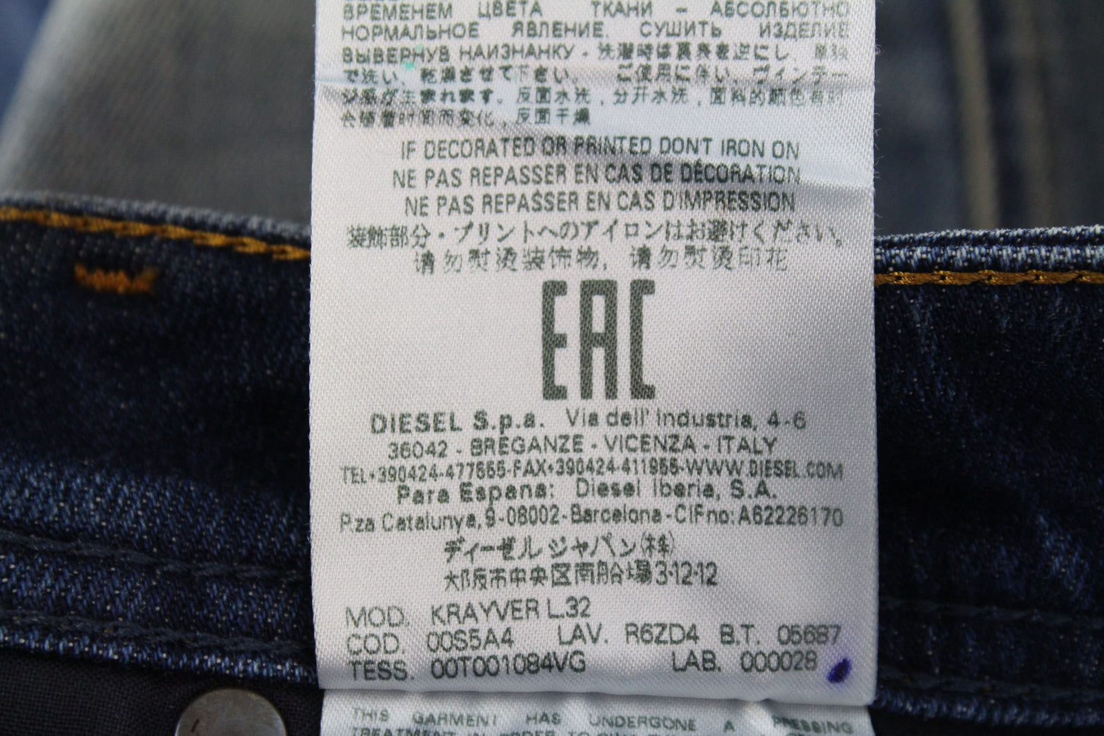 DIESEL Krayver R6ZD4 vyriški mėlyni džinsai W28/L32 Slim morkų spalvos skalbtos medvilnės tamprės 