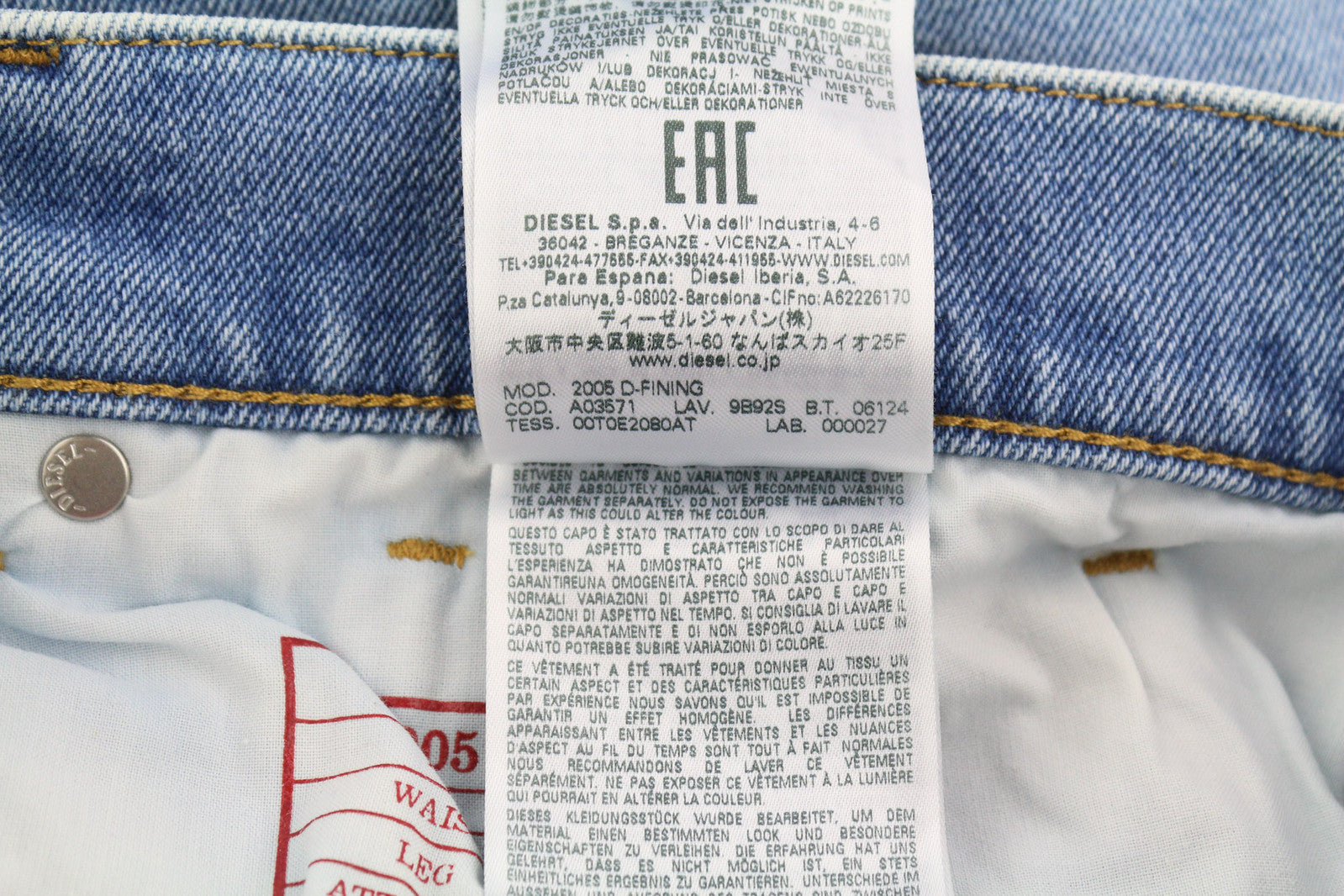 DIESEL 2005 D-Fining 9B92S vyriški džinsai W32/L32 įprasti, vidutinio ūgio, siaurėjantys, mėlyni, rekomenduojama kaina – 160 € 