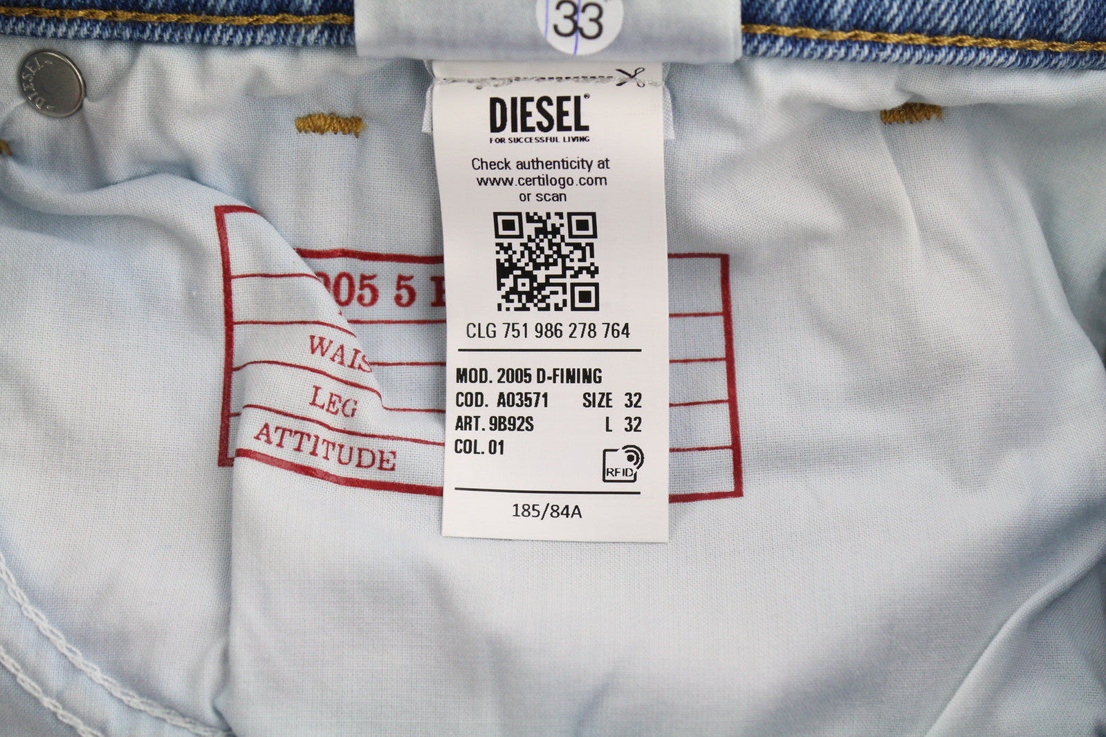 DIESEL 2005 D-Fining 9B92S vyriški džinsai W32/L32 įprasti, vidutinio ūgio, siaurėjantys, mėlyni, rekomenduojama kaina – 160 € 