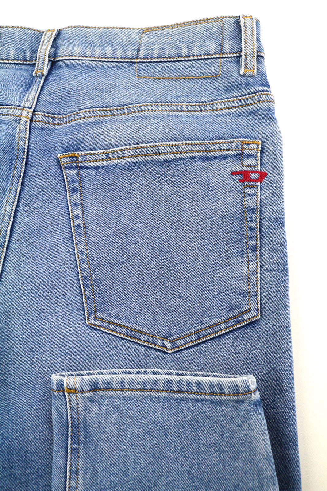 DIESEL 2005 D-Fining 9B92S vyriški džinsai W32/L32 įprasti, vidutinio ūgio, siaurėjantys, mėlyni, rekomenduojama kaina – 160 € 