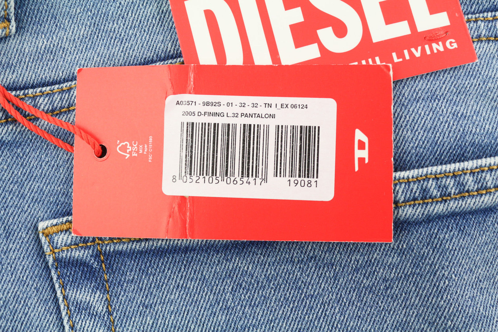 DIESEL 2005 D-Fining 9B92S vyriški džinsai W32/L32 įprasti, vidutinio ūgio, siaurėjantys, mėlyni, rekomenduojama kaina – 160 € 