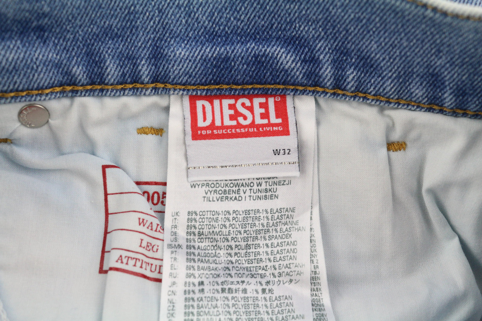 DIESEL 2005 D-Fining 9B92S vyriški džinsai W32/L32 įprasti, vidutinio ūgio, siaurėjantys, mėlyni, rekomenduojama kaina – 160 € 