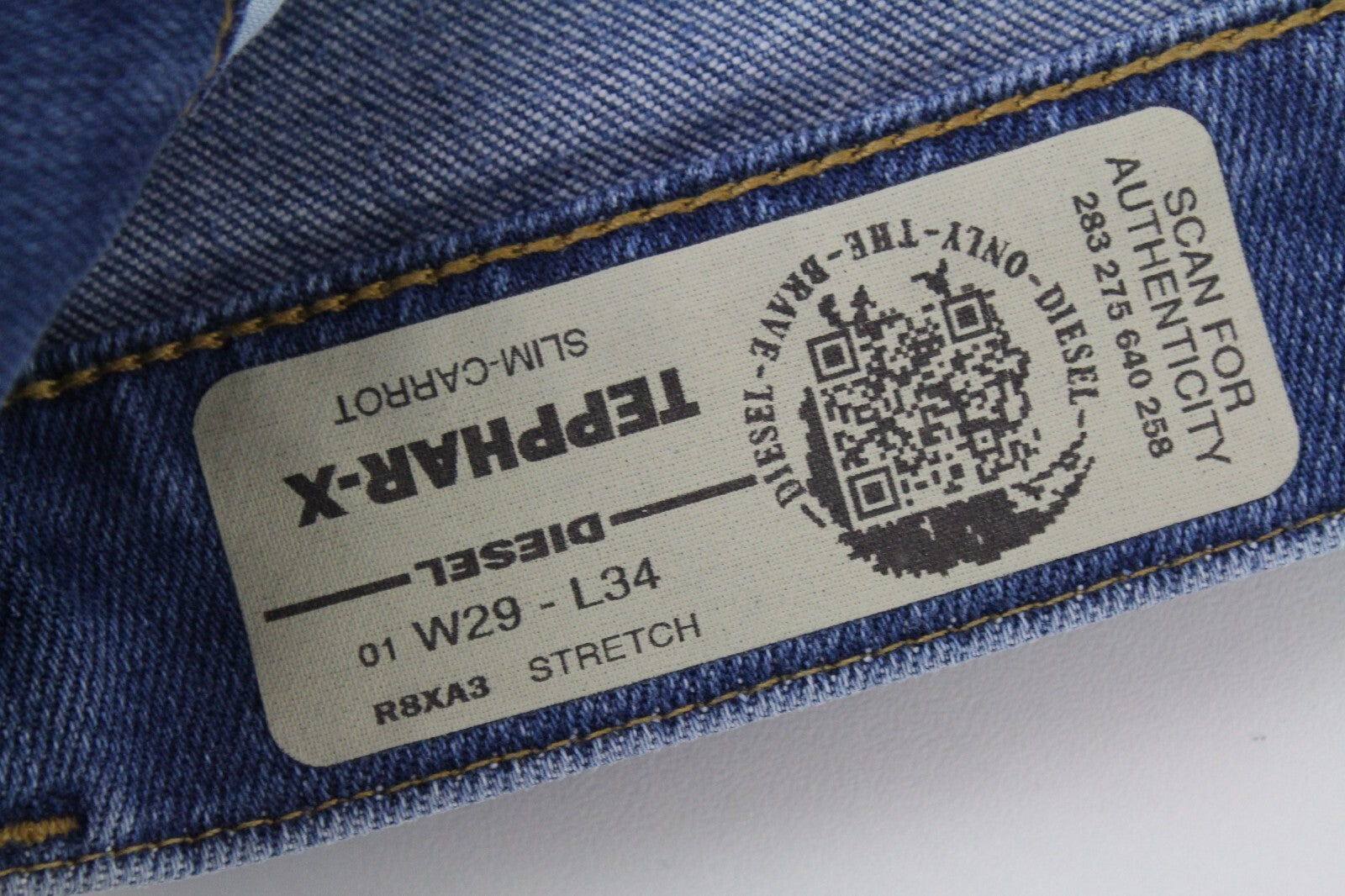DIESEL Tepphar-X R8XA3 vyriški mėlyni džinsai W29/L34 ploni morkų rašto medvilniniai tamprūs džinsai 