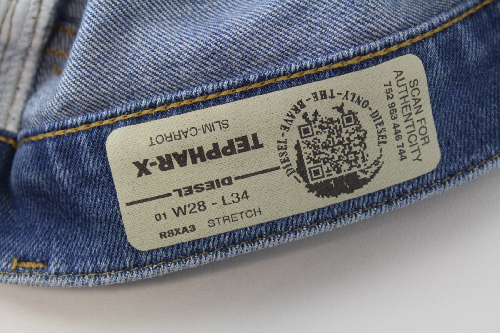 DIESEL Tepphar-X R8XA3 vyriški mėlyni džinsai W28/L34 ploni morkų spalvos medvilniniai skalbti džinsai 