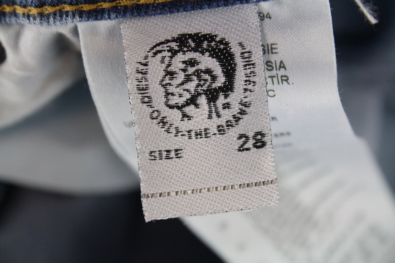 DIESEL Tepphar-X R8XA3 vyriški mėlyni džinsai W28/L34 ploni morkų spalvos medvilniniai skalbti džinsai 