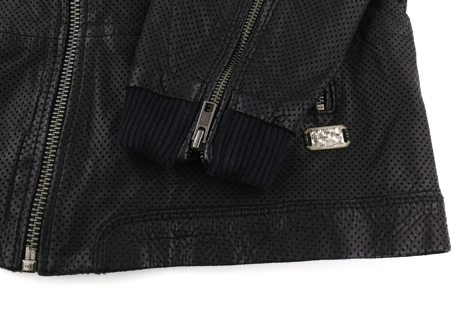 DIESEL vyriška striukė L, juoda, ėriuko odos, asimetrinė, su užtrauktuku, juostele, kaklu, logotipu. 