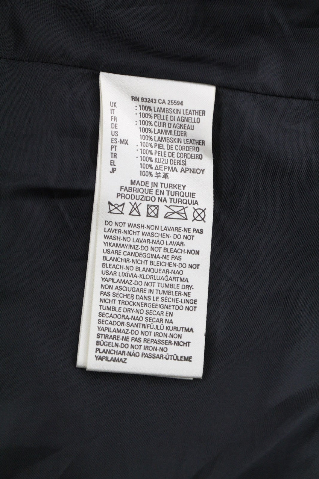 DIESEL vyriška striukė L, juoda, ėriuko odos, asimetrinė, su užtrauktuku, juostele, kaklu, logotipu. 