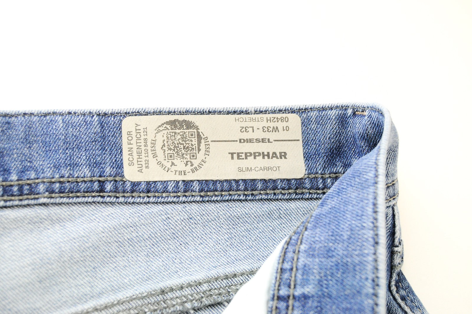 DIESEL Tepphar 0842H vyriški džinsai W33/L32 Slim Carrot Fit šviesiai mėlyni, tamprūs 