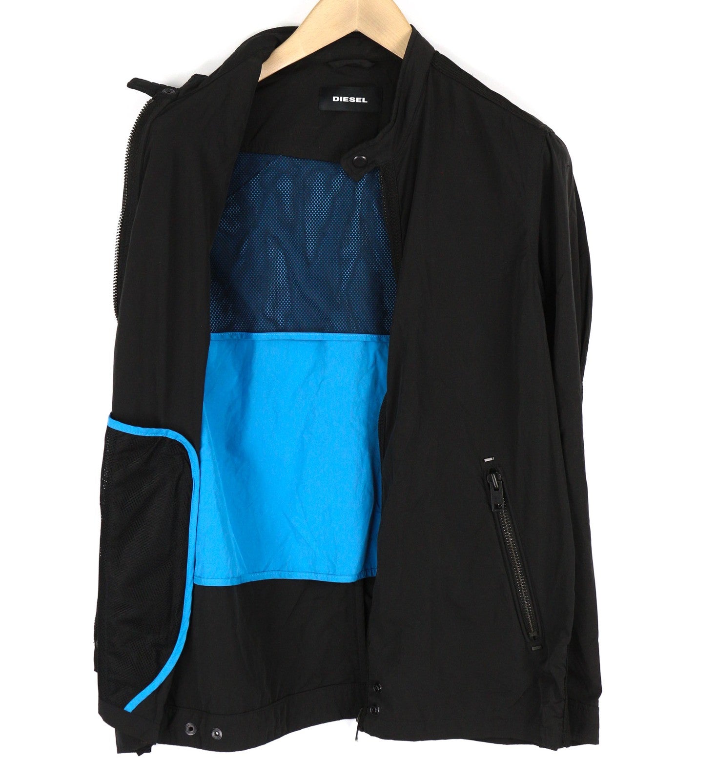 DIESEL J-Rum vyriška striukė M, juoda, su pamušalu, užtrauktukais ir lengvomis kišenėmis. 