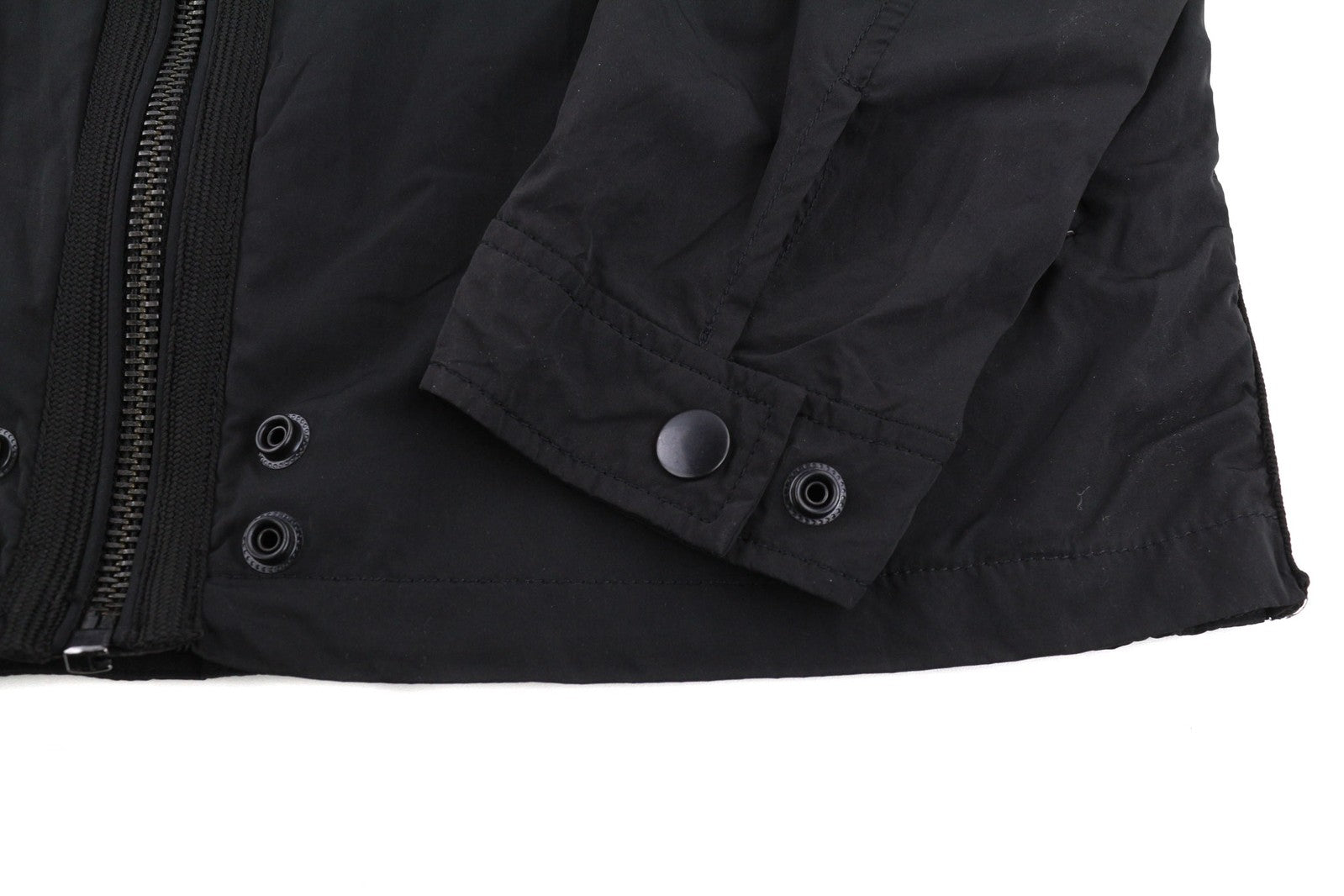 DIESEL J-Rum vyriška striukė M, juoda, su pamušalu, užtrauktukais ir lengvomis kišenėmis. 