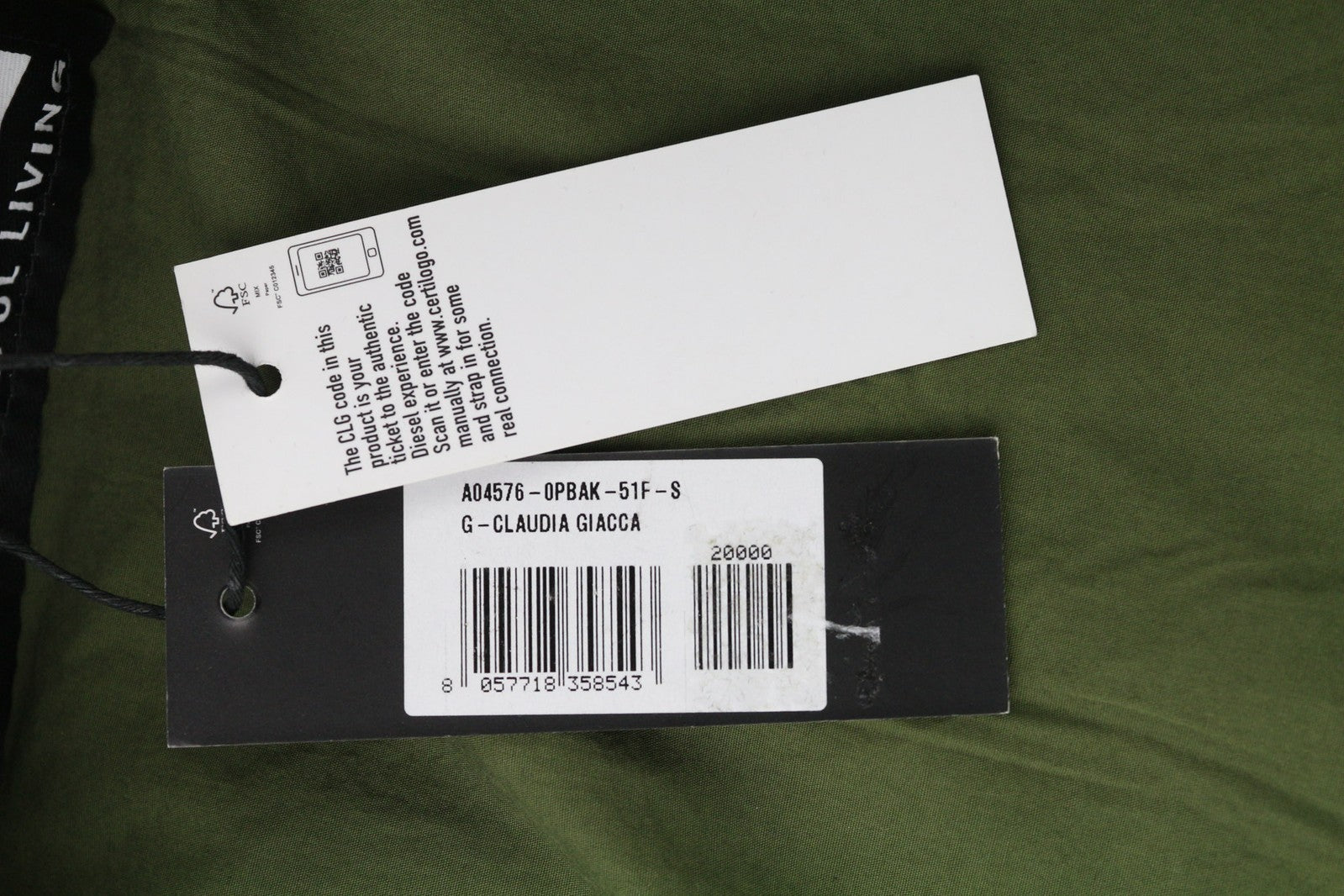 DIESEL G-Claudia moteriška striukė S dydžio, lininio audinio, su raišteliu ir paslėptu užsegimu. Rekomenduojama kaina – 395 €. 