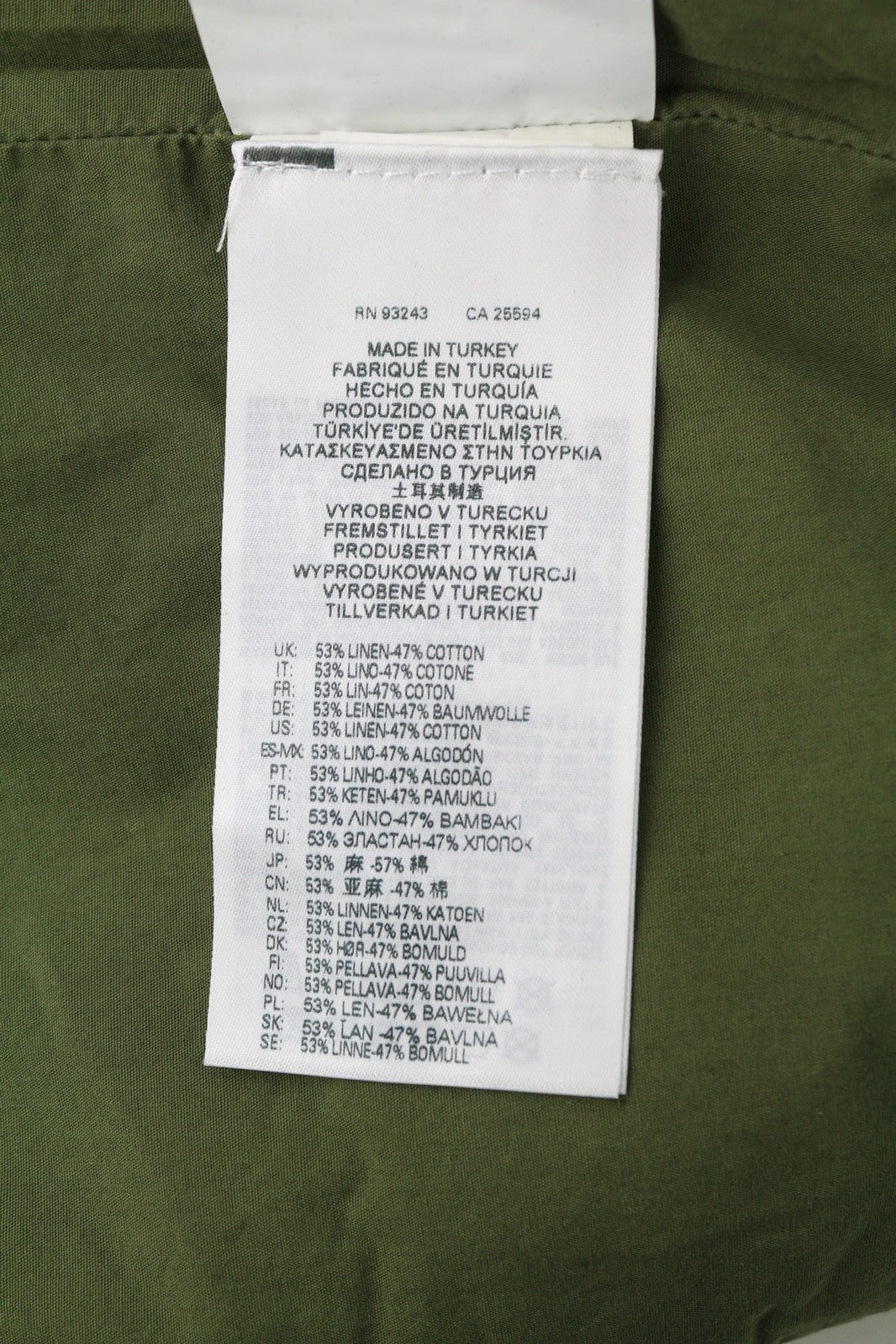 DIESEL G-Claudia moteriška striukė S dydžio, lininio audinio, su raišteliu ir paslėptu užsegimu. Rekomenduojama kaina – 395 €. 