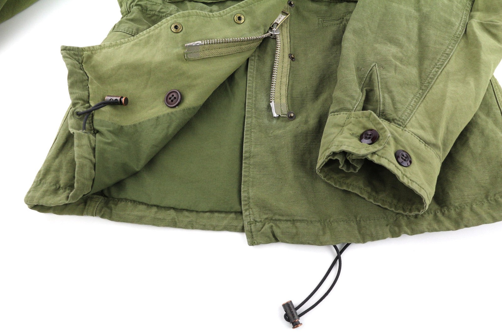 DIESEL G-Claudia moteriška striukė S dydžio, lininio audinio, su raišteliu ir paslėptu užsegimu. Rekomenduojama kaina – 395 €. 