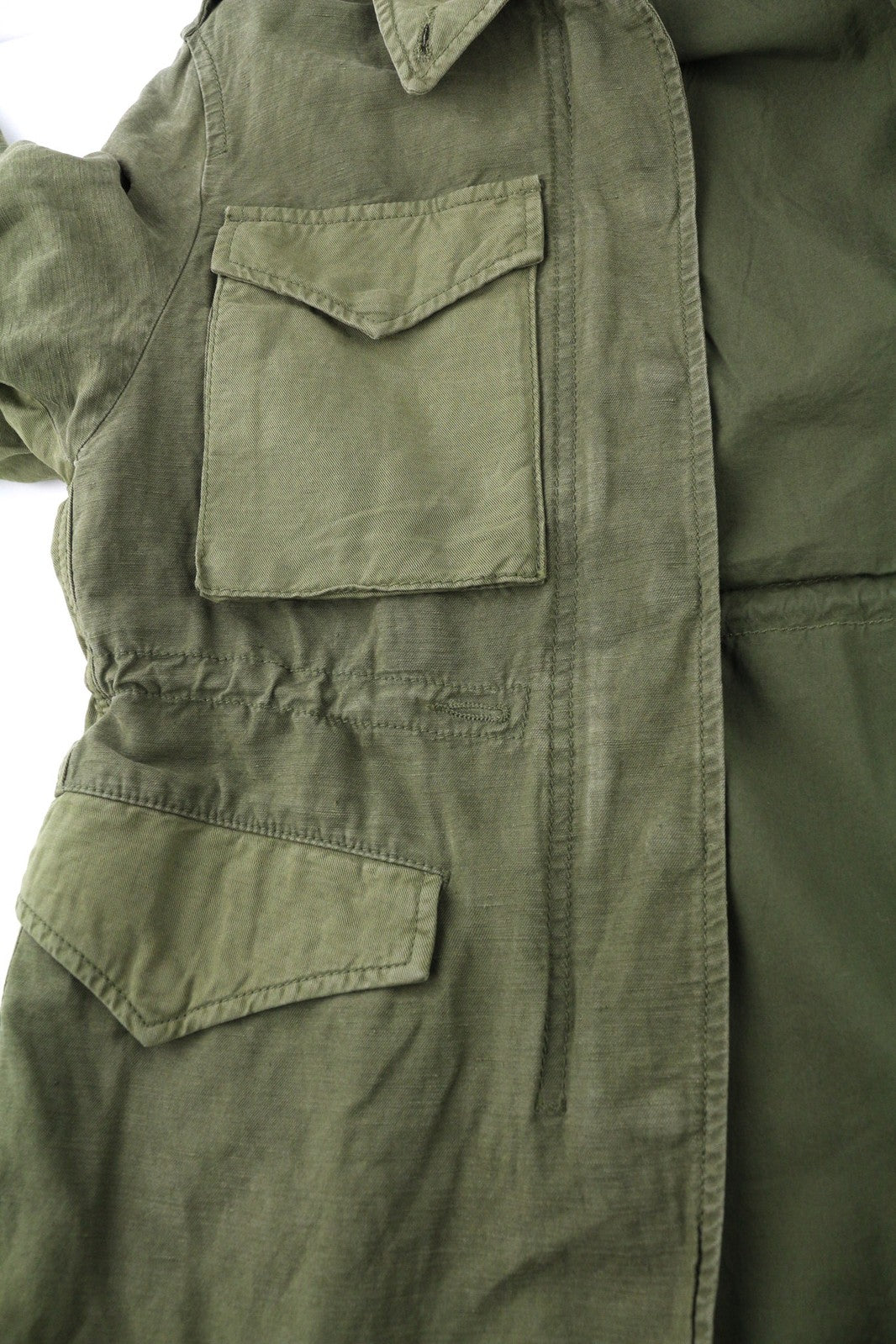 DIESEL G-Claudia moteriška striukė S dydžio, lininio audinio, su raišteliu ir paslėptu užsegimu. Rekomenduojama kaina – 395 €. 