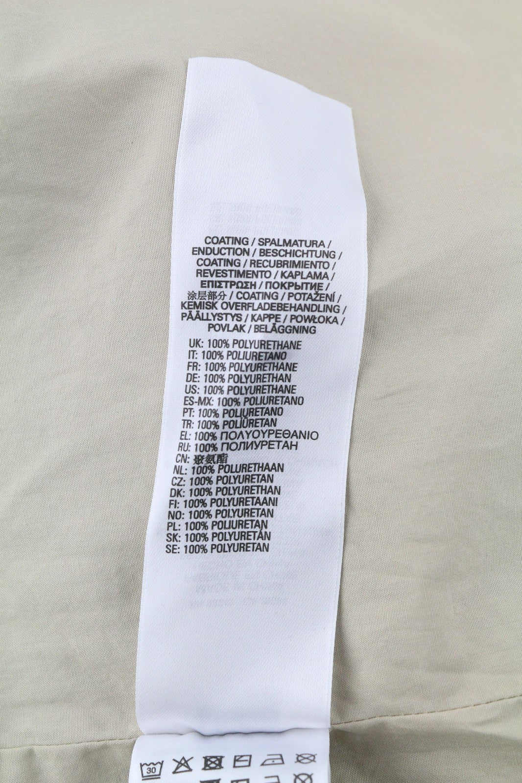 DIESEL S-U24 vyriška striukė XL dydžio, su spaudėmis, blizgančiu pamušalu, lengva, rekomenduojama kaina – 275 € 