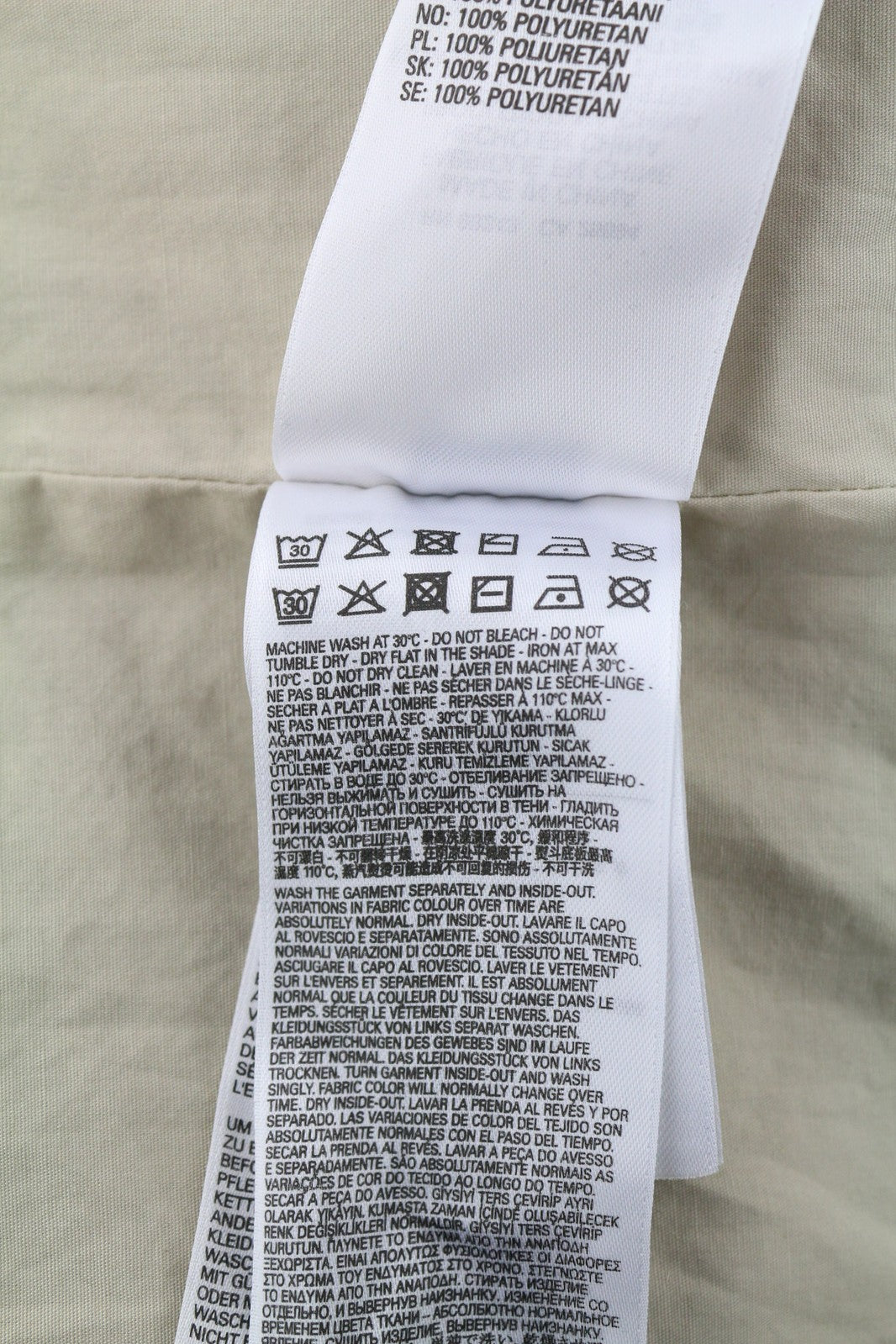 DIESEL S-U24 vyriška striukė XL dydžio, su spaudėmis, blizgančiu pamušalu, lengva, rekomenduojama kaina – 275 € 