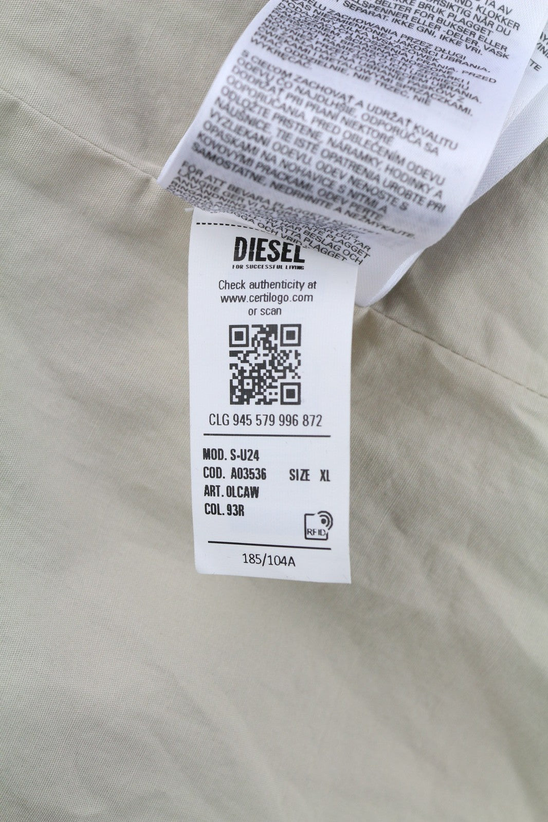 DIESEL S-U24 vyriška striukė XL dydžio, su spaudėmis, blizgančiu pamušalu, lengva, rekomenduojama kaina – 275 € 