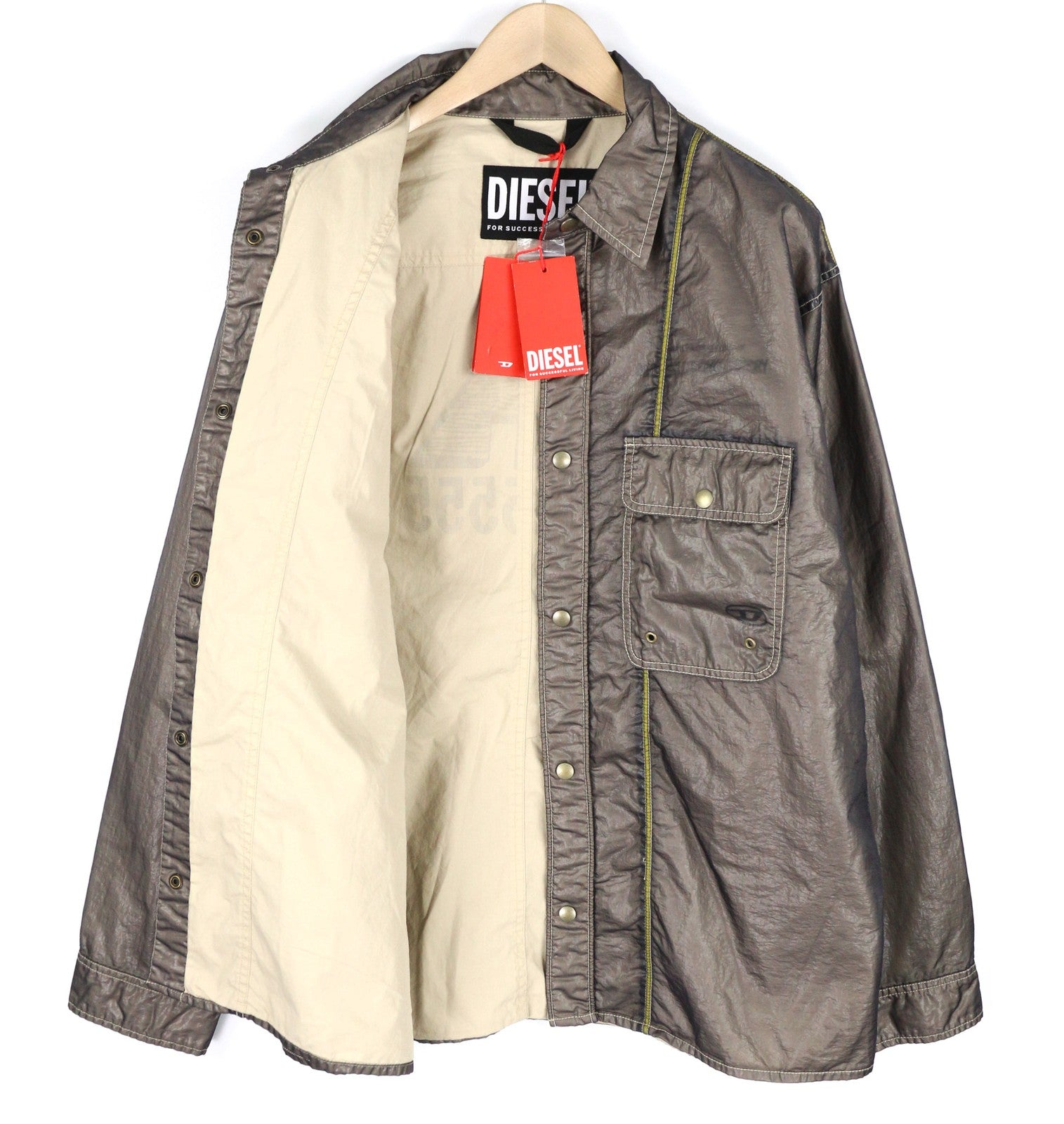 DIESEL S-U24 vyriška striukė XL dydžio, su spaudėmis, blizgančiu pamušalu, lengva, rekomenduojama kaina – 275 € 