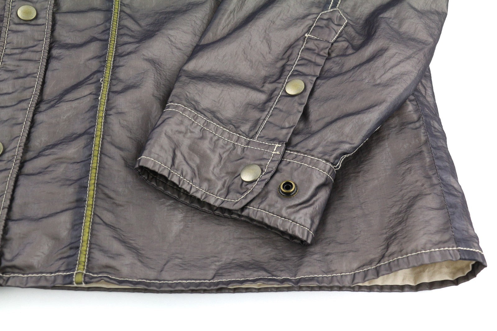 DIESEL S-U24 vyriška striukė XL dydžio, su spaudėmis, blizgančiu pamušalu, lengva, rekomenduojama kaina – 275 € 