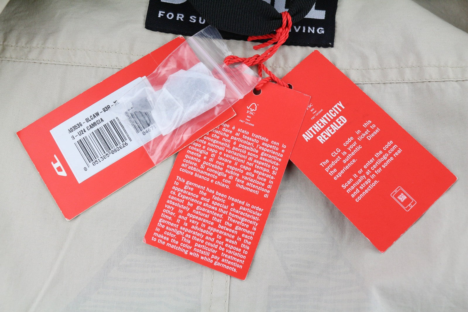 DIESEL S-U24 vyriška striukė XL dydžio, su spaudėmis, blizgančiu pamušalu, lengva, rekomenduojama kaina – 275 € 