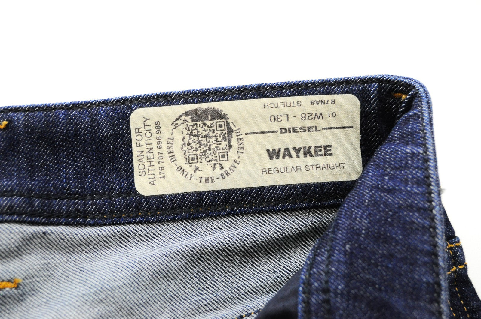 DIESEL Waykee R7NA8 vyriški džinsai W28/L30, skalbtos tamsiai mėlynos medvilnės, tiesios klešnės 