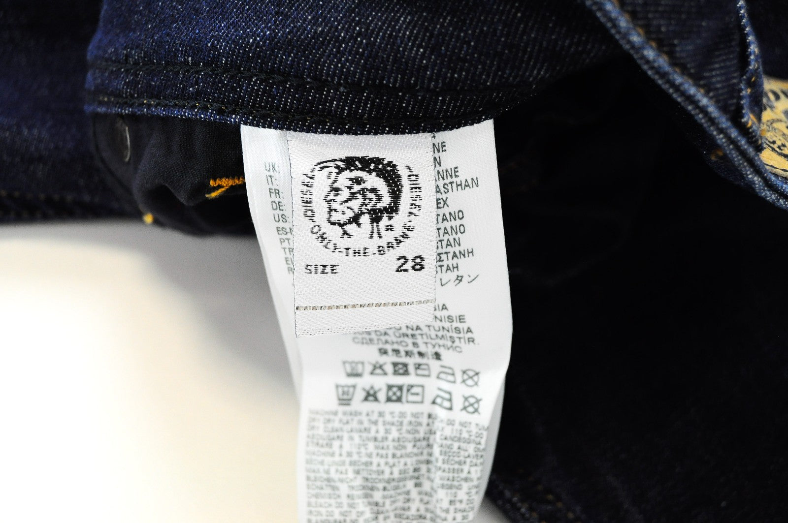 DIESEL Waykee R7NA8 vyriški džinsai W28/L30, skalbtos tamsiai mėlynos medvilnės, tiesios klešnės 