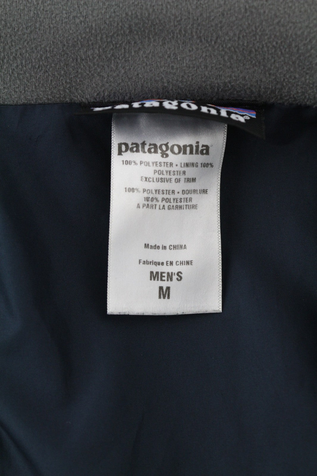 PATAGONIA vyriška striukė M tamsiai mėlyna ekologiška lietaus striukė su užtrauktuku, aukštu kaklu, logotipu, plona H2NO 