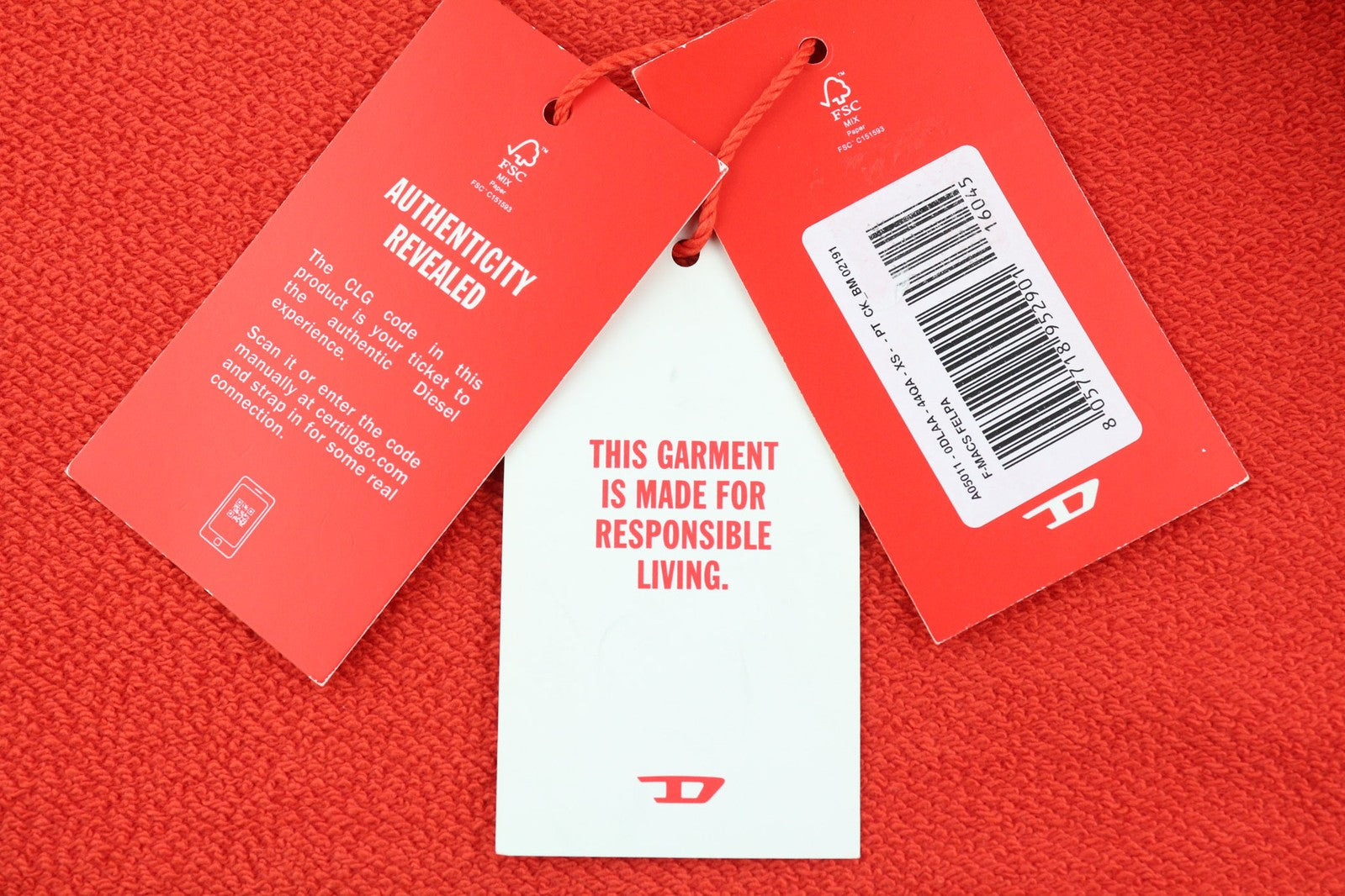 DIESEL F-Macs moteriškas džemperis XS dydžio, su užtrauktuku ir aukštomis kišenėmis ant kaklo. Rekomenduojama kaina – 195 €. 