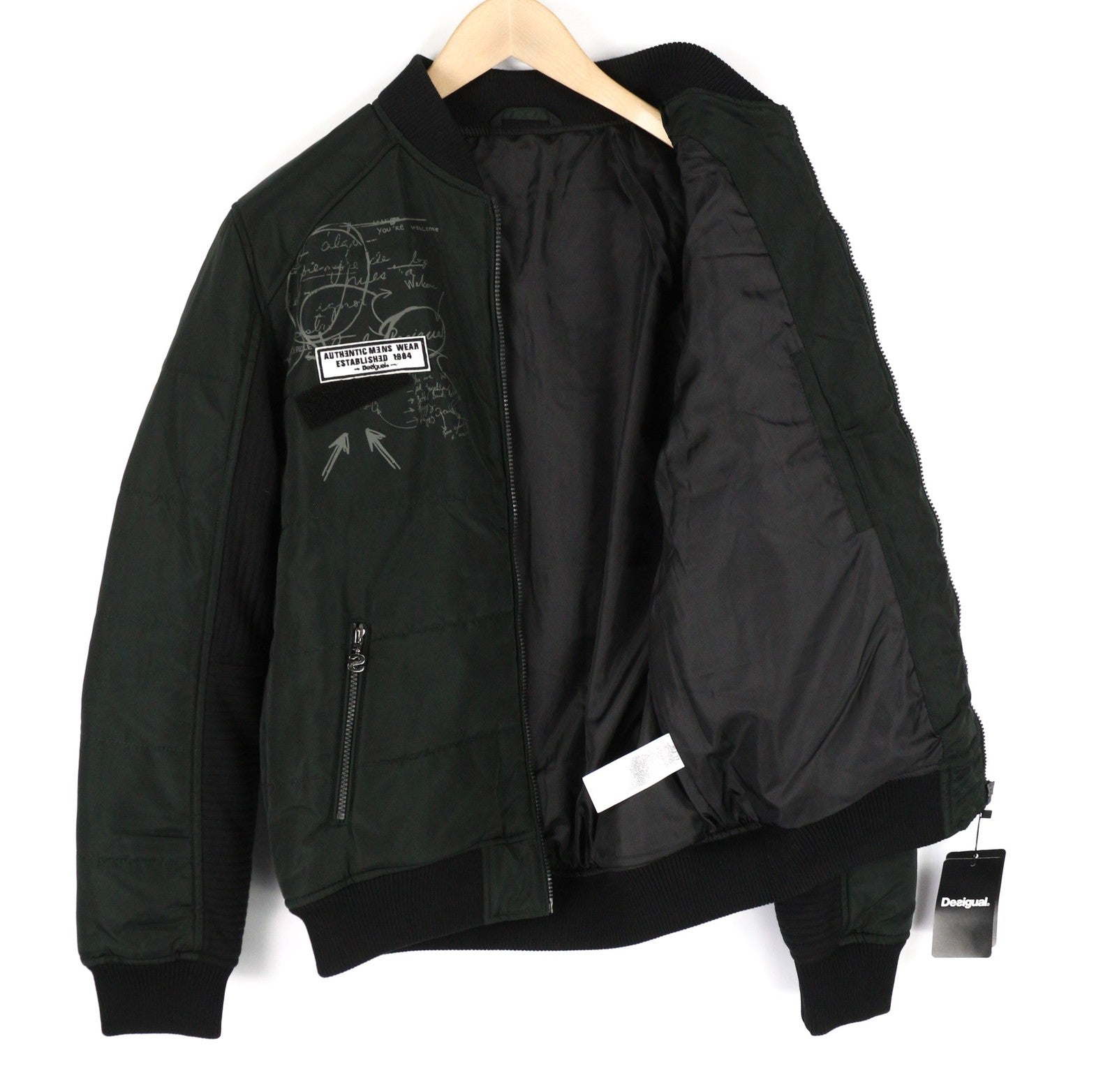 DESIGUAL vyriška striukė L dydžio bomber stiliaus, su izoliaciniais lopais, logotipu, užtrauktuku ir pamušalu, juoda 