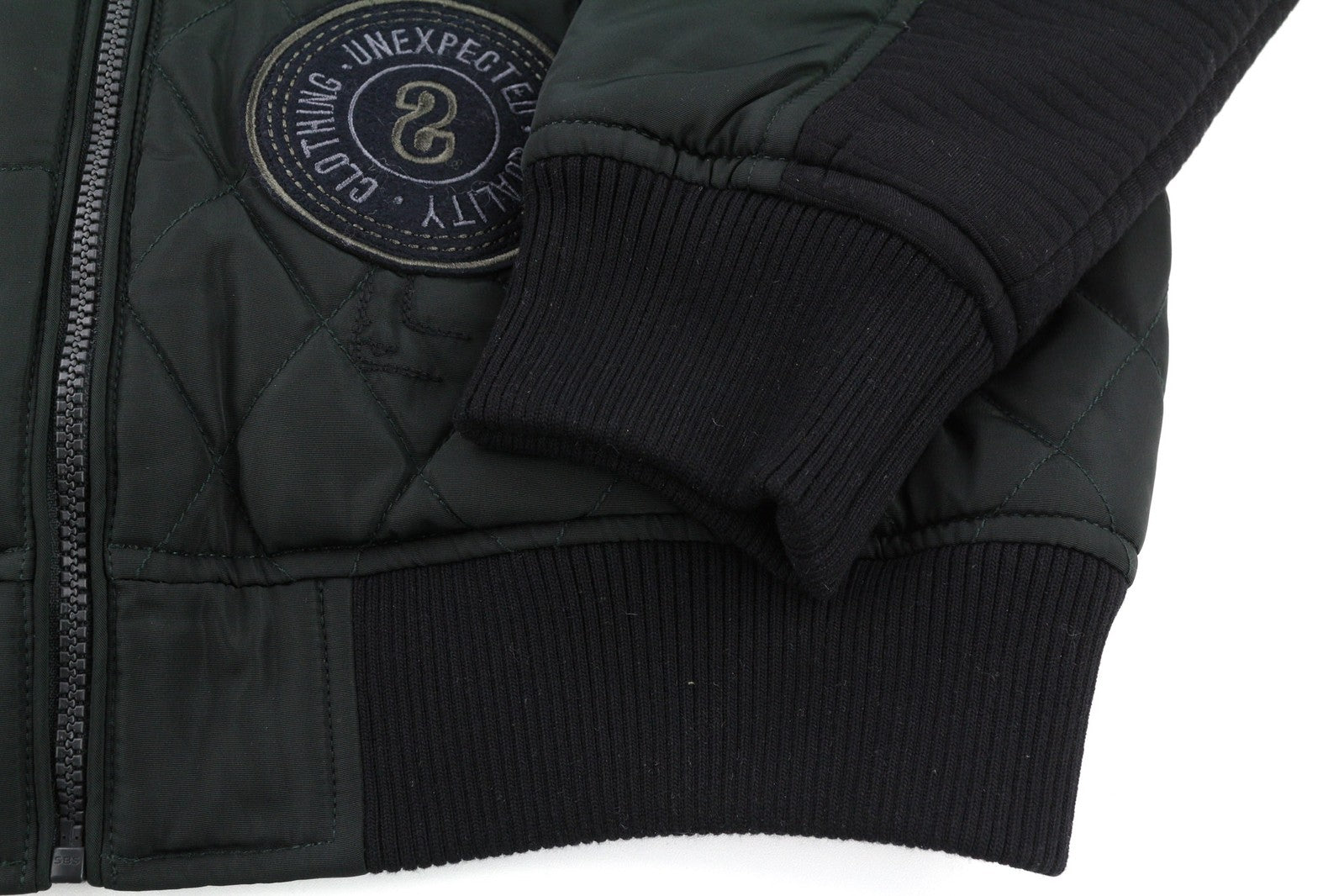 DESIGUAL vyriška striukė L dydžio bomber stiliaus, su izoliaciniais lopais, logotipu, užtrauktuku ir pamušalu, juoda 