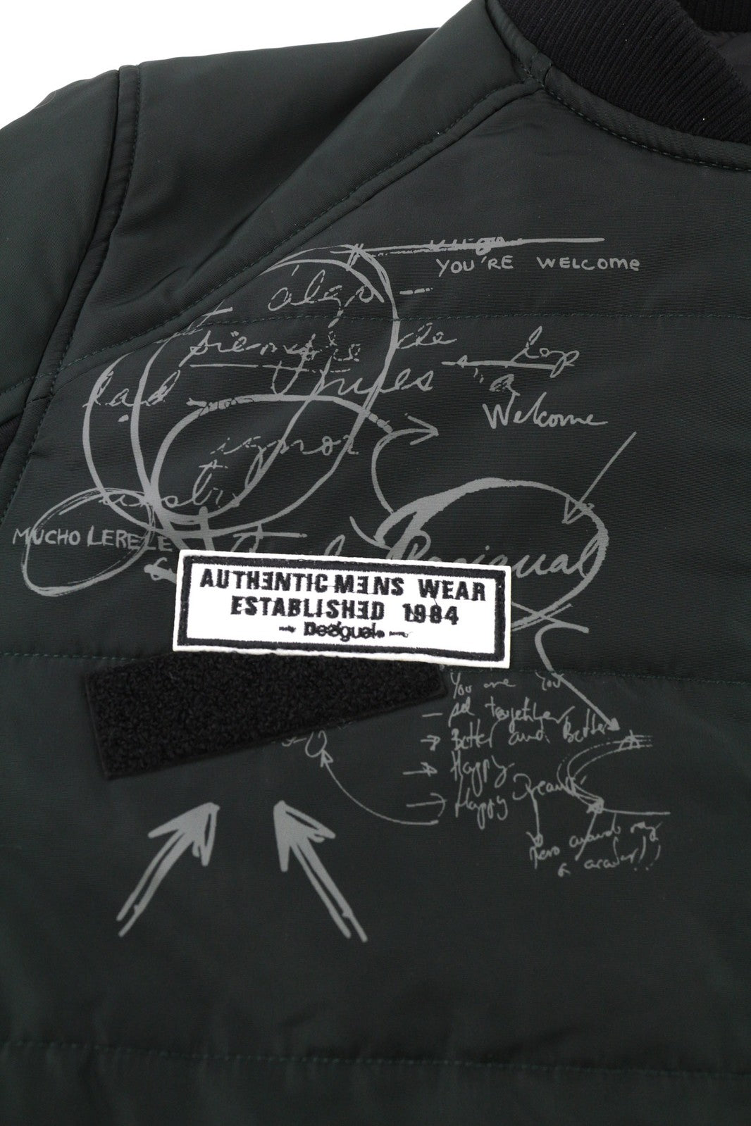 DESIGUAL vyriška striukė L dydžio bomber stiliaus, su izoliaciniais lopais, logotipu, užtrauktuku ir pamušalu, juoda 
