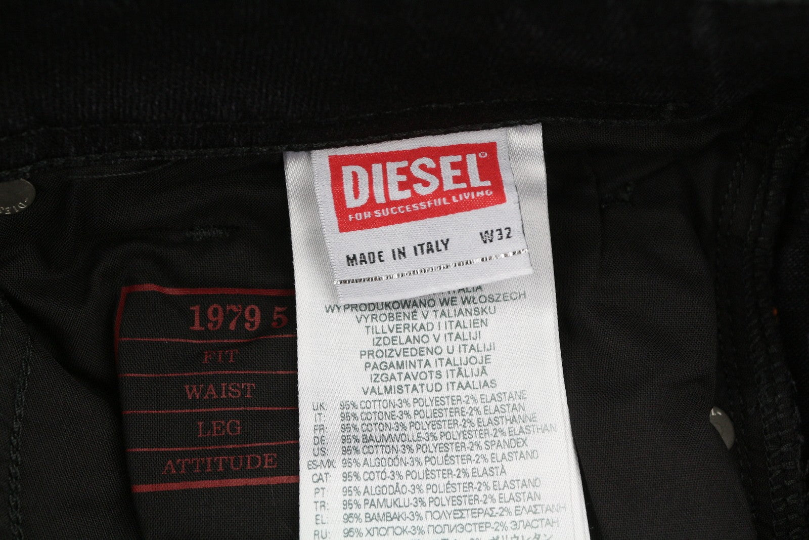 DIESEL 1979 Sleenker 09A89 vyriški džinsai W32/L30 aptempti, žemo juosmens, su aptemptais kraštais, rekomenduojama kaina – 275 € 