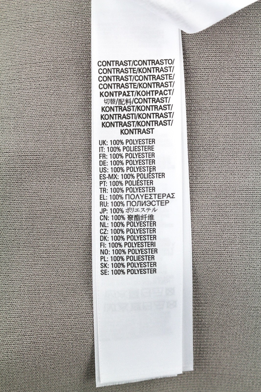 DIESEL M-Mesa moteriškas megztinis XS dydžio su imitacine apykakle ir iškirpte, megztas, rekomenduojama kaina – 175 € 