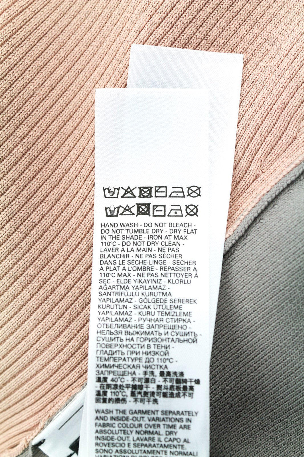 DIESEL M-Mesa moteriškas megztinis XS dydžio su imitacine apykakle ir iškirpte, megztas, rekomenduojama kaina – 175 € 