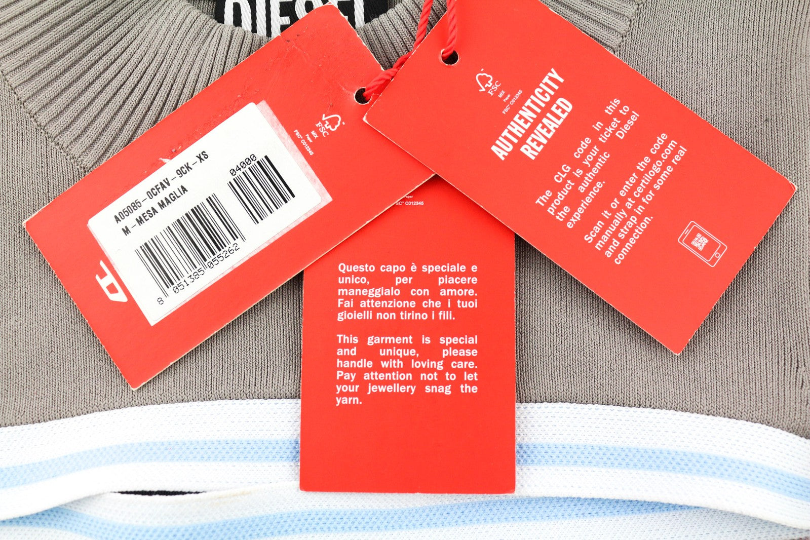 DIESEL M-Mesa moteriškas megztinis XS dydžio su imitacine apykakle ir iškirpte, megztas, rekomenduojama kaina – 175 € 