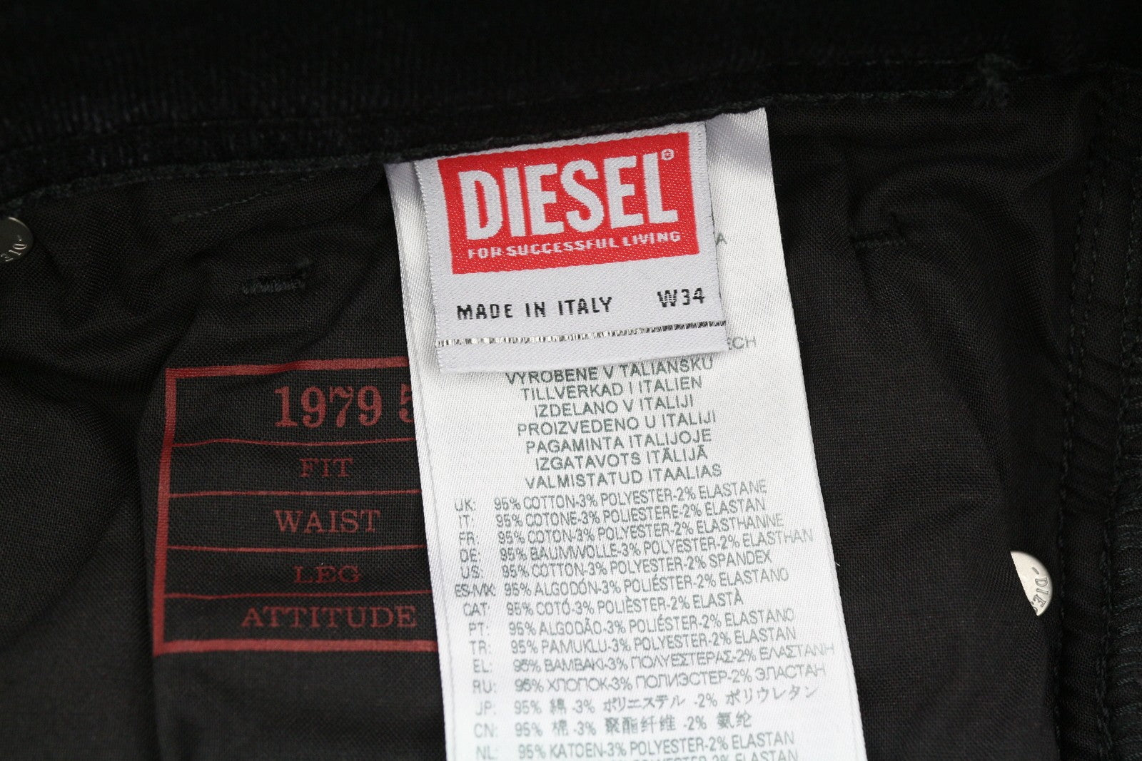 DIESEL 1979 Sleenker 09A89 vyriški džinsai W34/L30 aptempti, žemo juosmens, su gobtuvu, rekomenduojama kaina – 275 € 