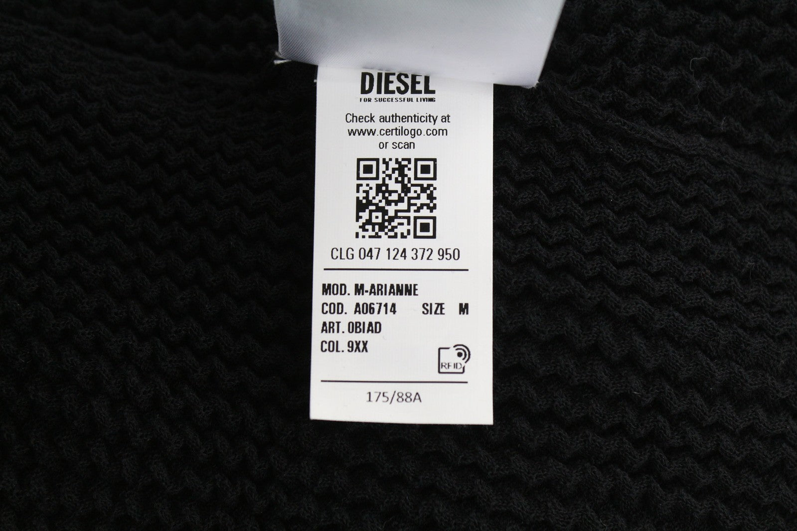 DIESEL M-Arianne moteriškas megztinis su apvalia kaklo iškirpte, megztas tamprus, juodas, rekomenduojama kaina 175 € 