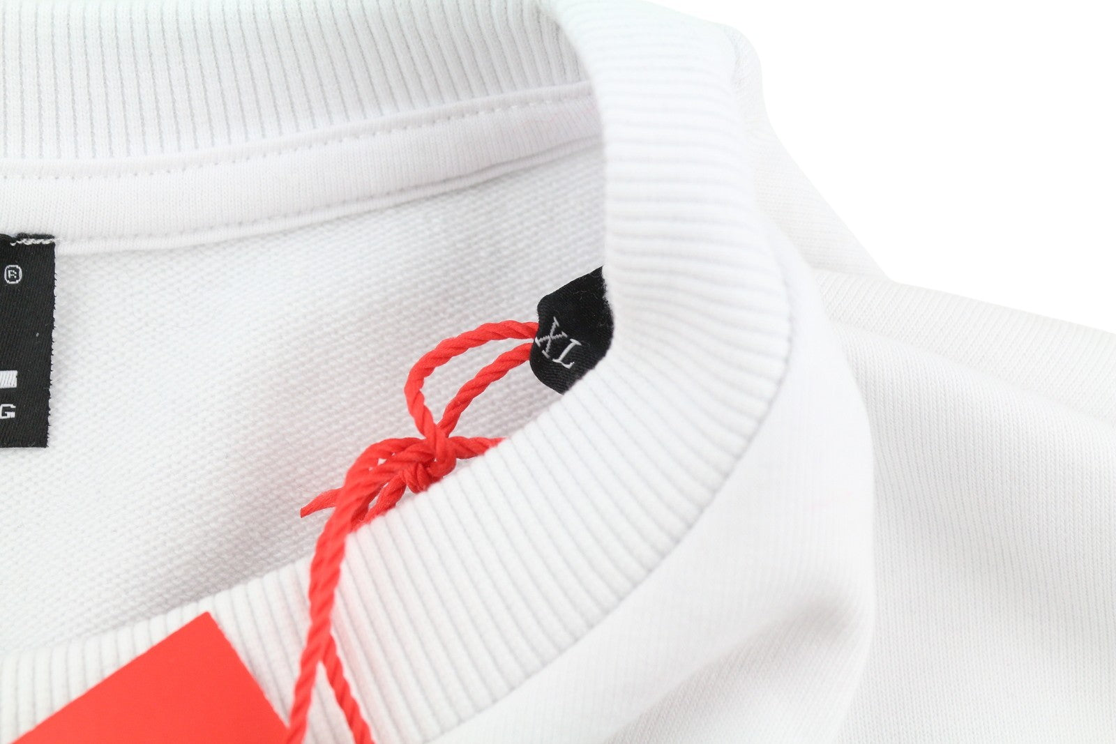 DIESEL S-Ginn-K26 vyriškas džemperis, XL dydžio, baltas, apvalios apykaklės, be pamušalo, rekomenduojama kaina – 110 € 