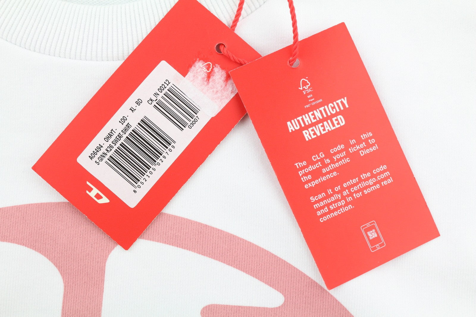 DIESEL S-Ginn-K26 vyriškas džemperis, XL dydžio, baltas, apvalios apykaklės, be pamušalo, rekomenduojama kaina – 110 € 