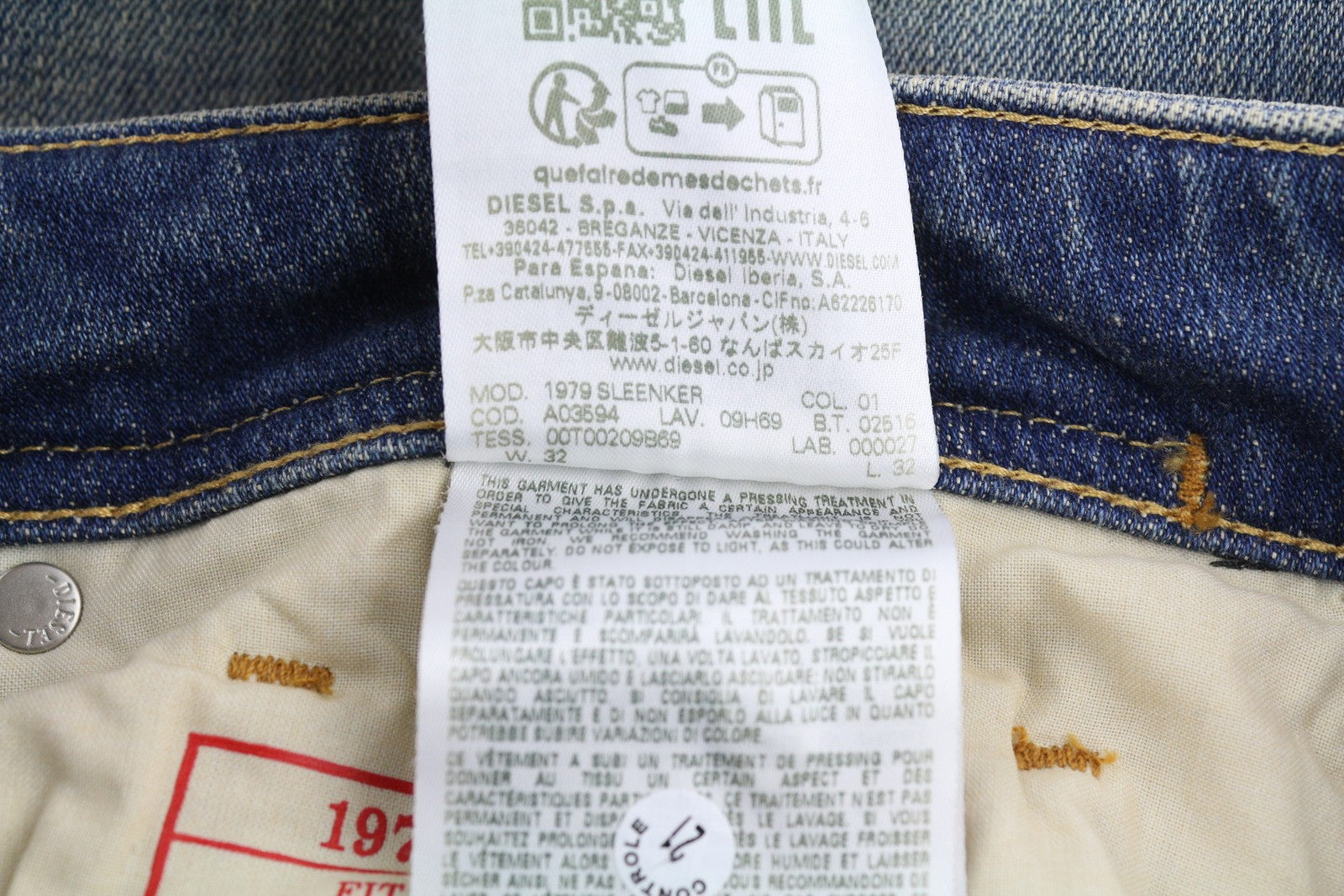 DIESEL 1979 Sleenker 09H69 vyriški džinsai W32/L32 aptempti, žemu juosmeniu, užtrauktuku, mėlyni, rekomenduojama kaina – 225 € 
