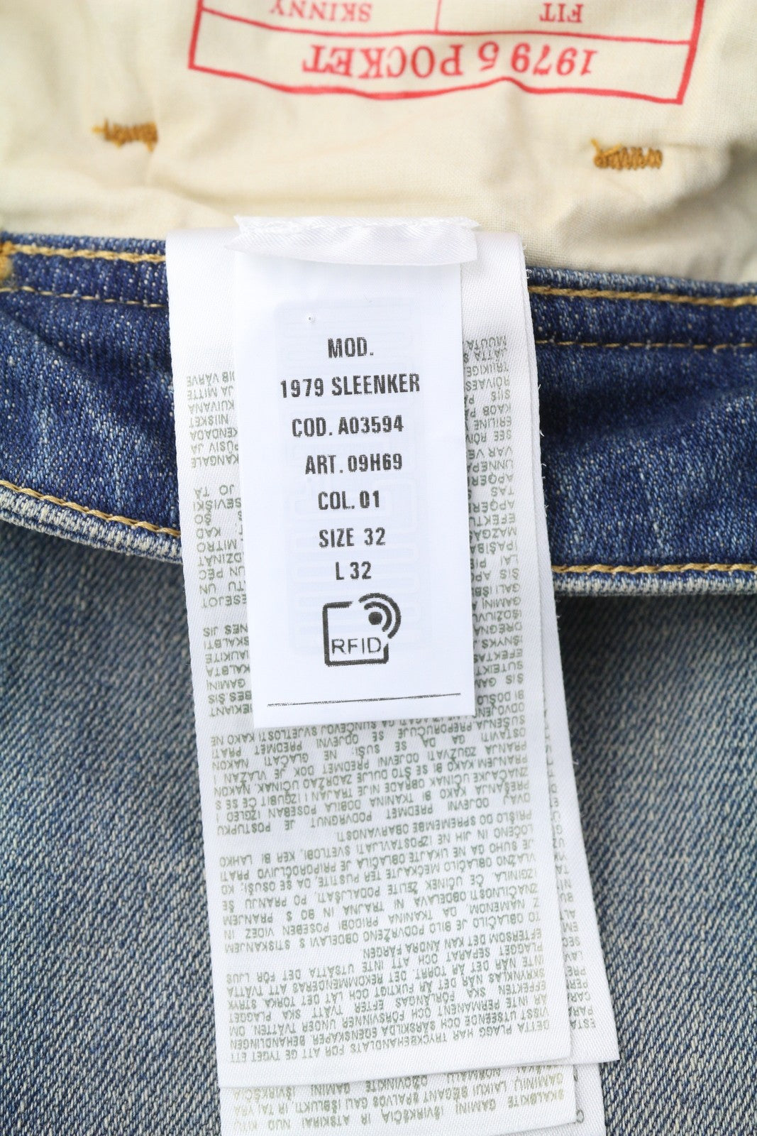 DIESEL 1979 Sleenker 09H69 vyriški džinsai W32/L32 aptempti, žemu juosmeniu, užtrauktuku, mėlyni, rekomenduojama kaina – 225 € 