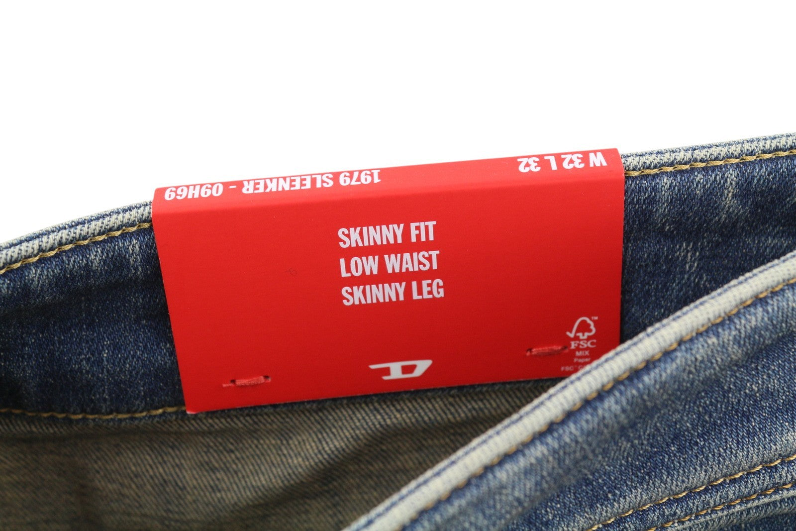 DIESEL 1979 Sleenker 09H69 vyriški džinsai W32/L32 aptempti, žemu juosmeniu, užtrauktuku, mėlyni, rekomenduojama kaina – 225 € 