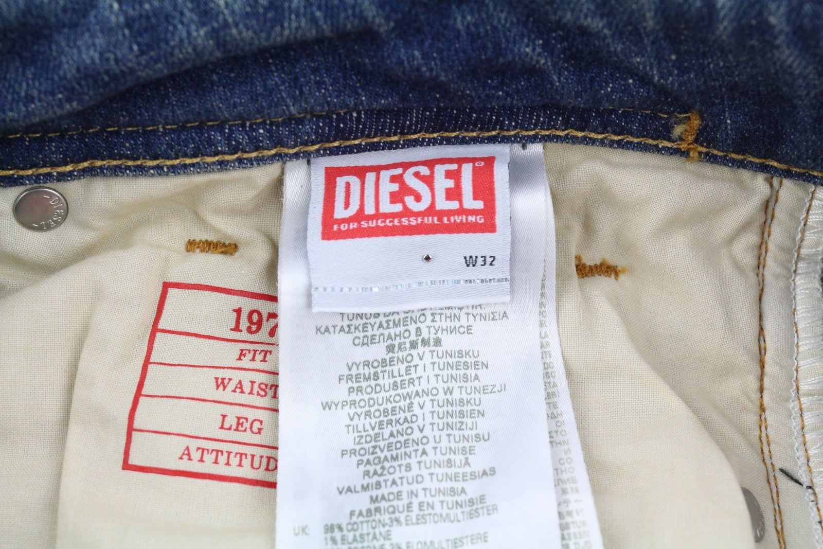 DIESEL 1979 Sleenker 09H69 vyriški džinsai W32/L32 aptempti, žemu juosmeniu, užtrauktuku, mėlyni, rekomenduojama kaina – 225 € 