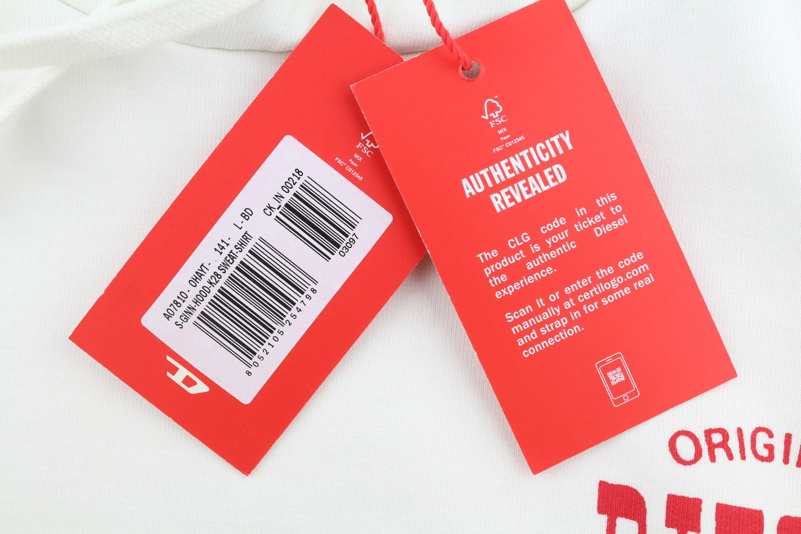 DIESEL S-Ginn-Hood-K28 vyriškas džemperis su gobtuvu L dydžio, baltas, su kengūros kišene, rekomenduojama kaina – 125 € 