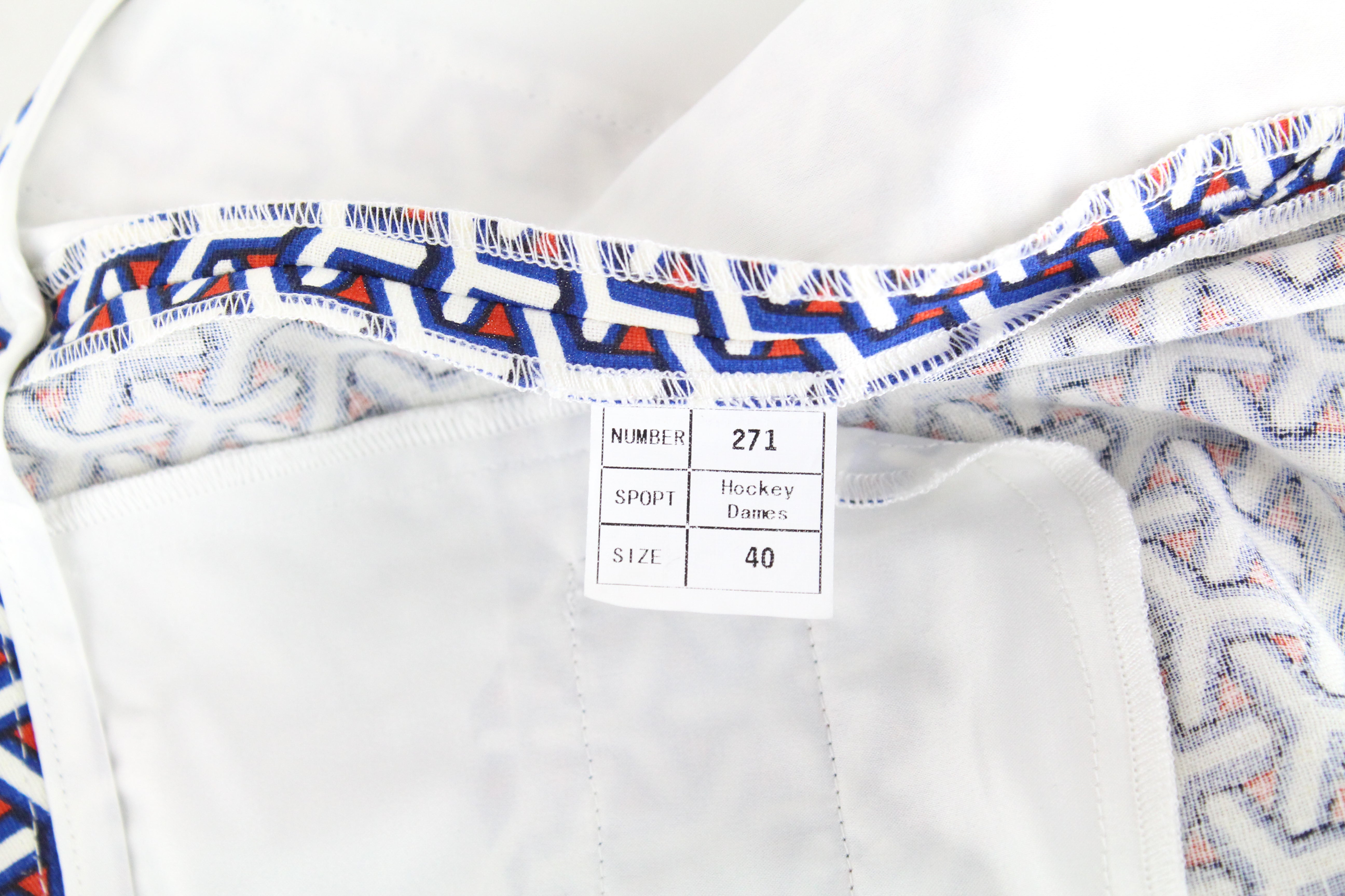 SUITSUPPLY moteriški 40 dydžio mėlyni, raudoni, balti raštuoti šortai su kišenėmis 